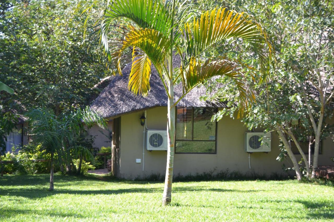 Chobe Sunset Chalets Lesoma Esterno foto